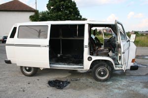 Slika /slike-vijesti/2010 godina/kombi-zapaljenw.jpg